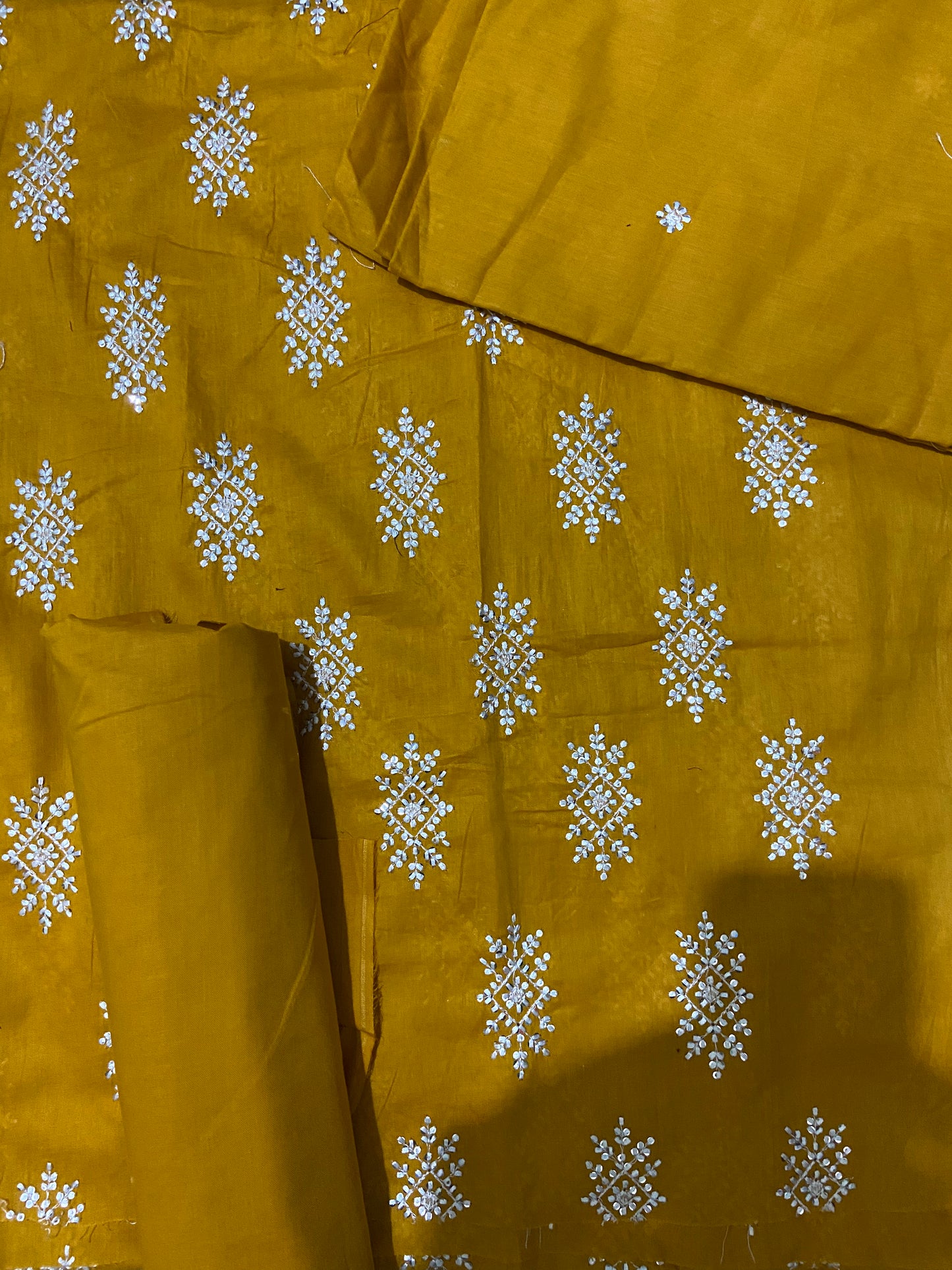 LAWN EMBROIDERED 2 PIECE ARTICLE